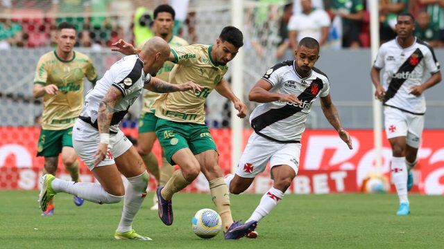 Palmeiras vence Vasco e segue na cola do Botafogo no Brasileirão 2024