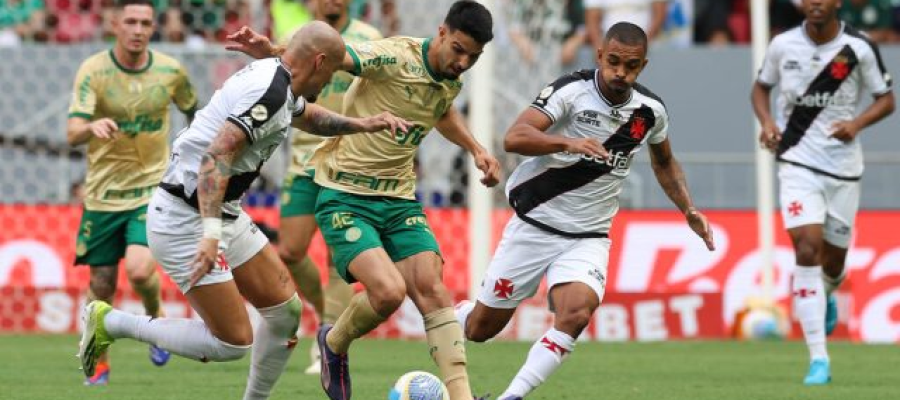 Palmeiras vence Vasco e segue na cola do Botafogo no Brasileirão 2024